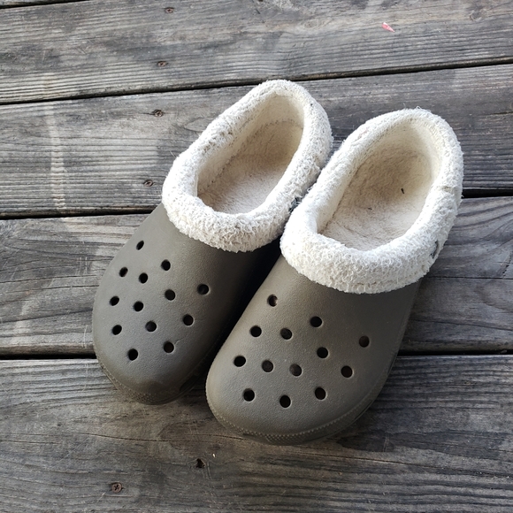 fleece crocs